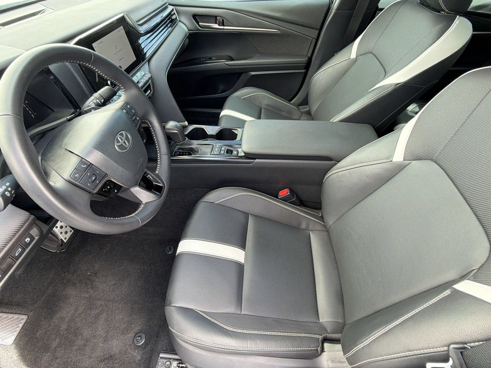 Used 2025 Toyota Camry SE FWD image 27