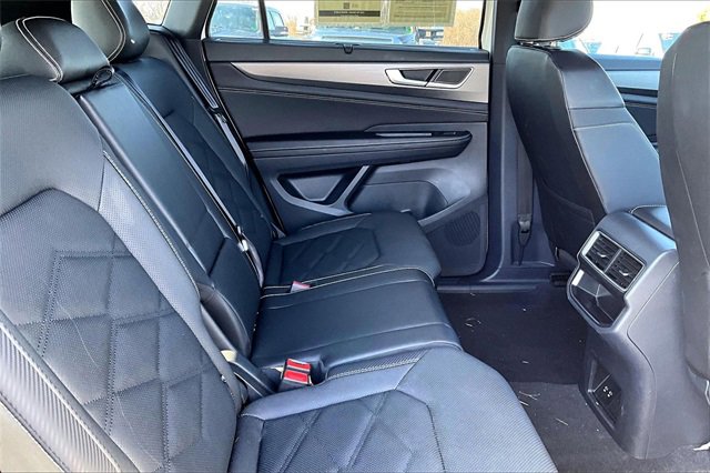 Used 2025 Volkswagen Atlas Cross Sport SE image 11