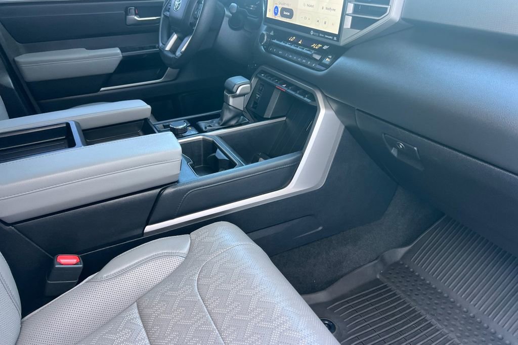 Used 2024 Toyota Tundra Limited AWD/4WD image 19