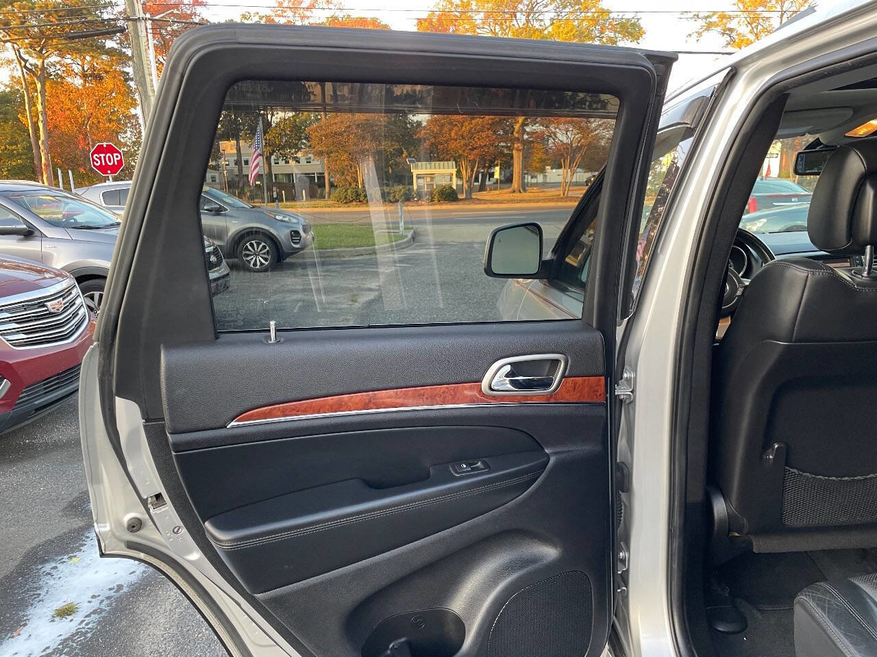 Used 2013 Jeep Grand Cherokee Limited w/ Advance Technology Group image 27