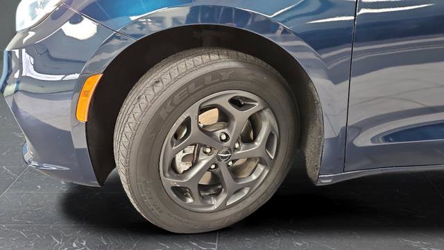 Used 2022 Chrysler Pacifica Touring-L w/ S Appearance Package FWD image 39