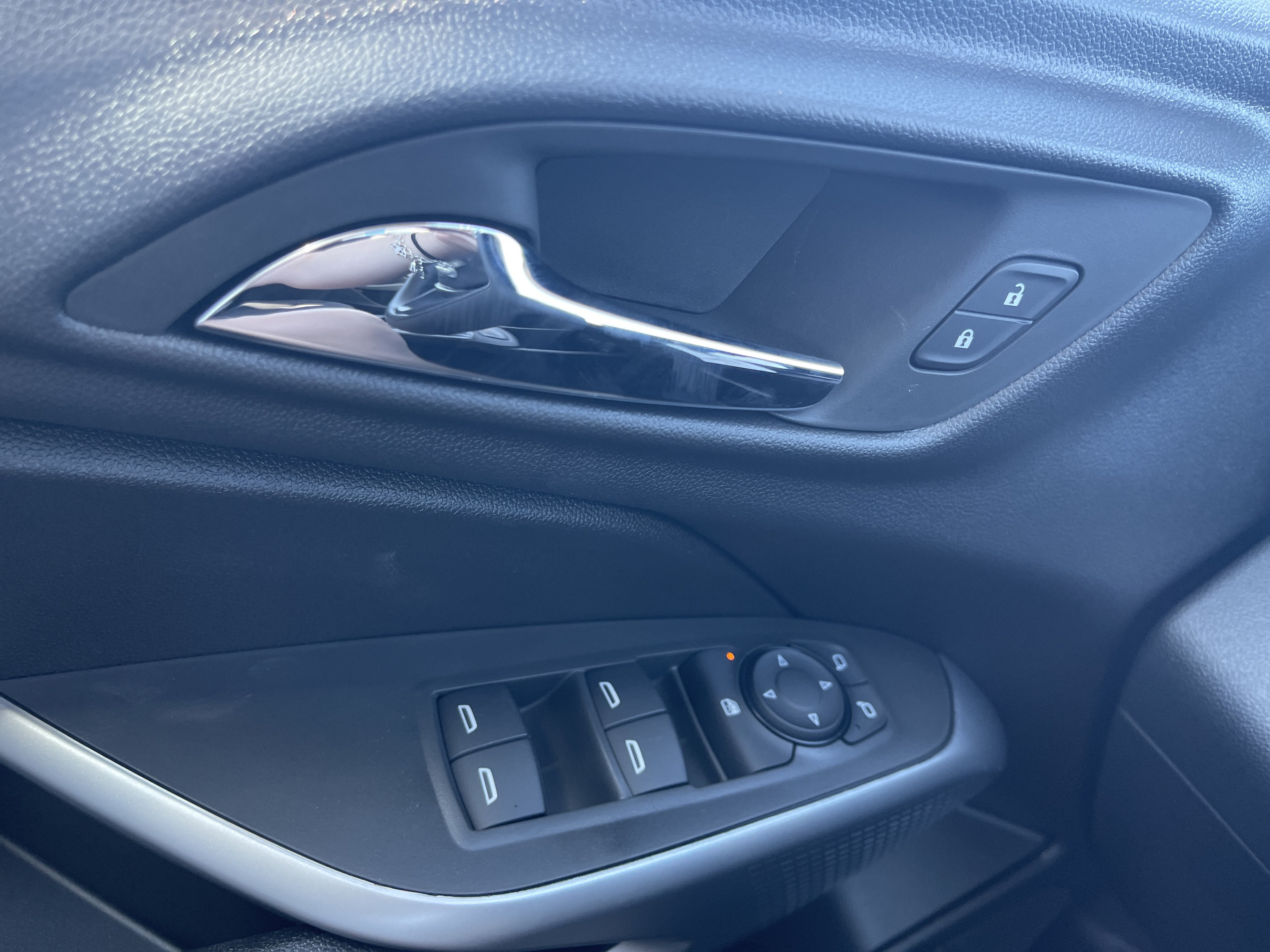 New 2026 Chevrolet Trax LS w/ LS Convenience Package FWD image 21