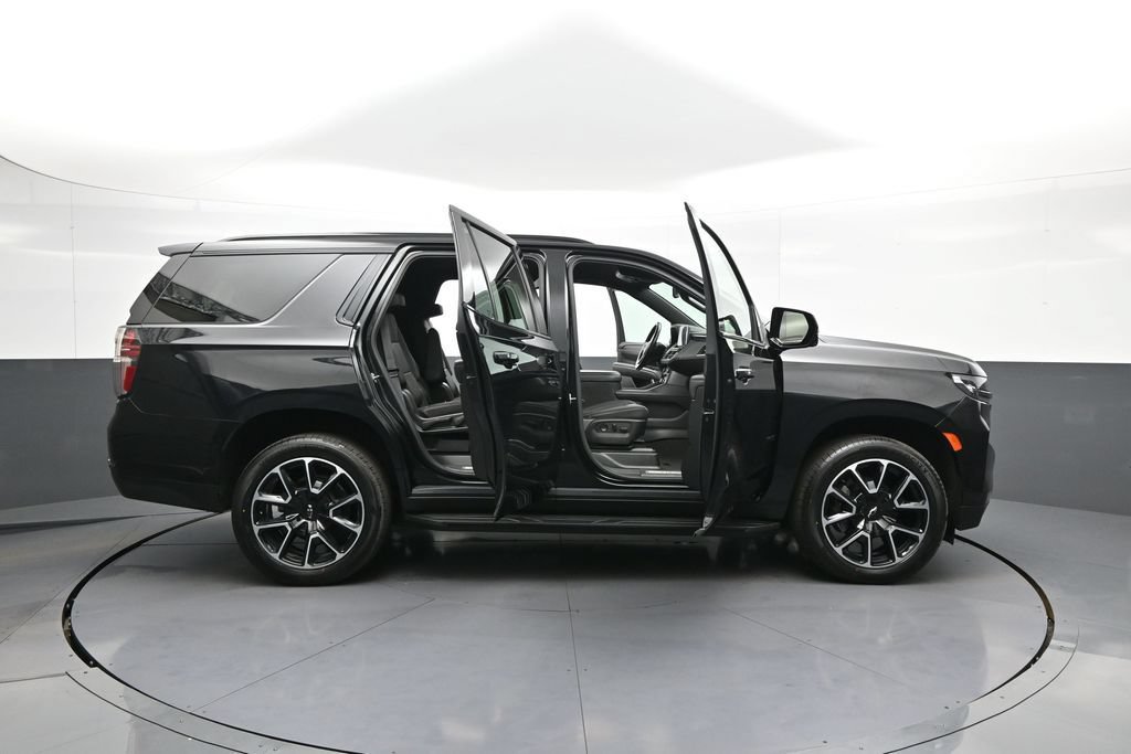 Used 2022 Chevrolet Tahoe RST w/ Luxury Package AWD/4WD image 45
