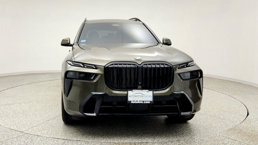 Used 2026 BMW X7 xDrive40i w/ M Sport Package AWD/4WD image 2