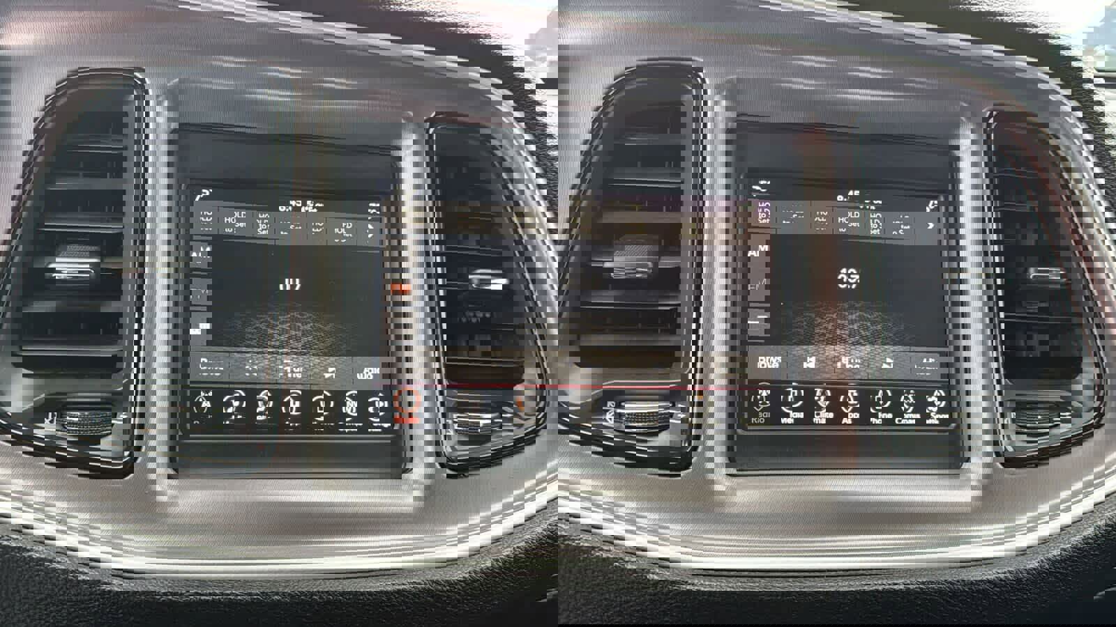 Used 2020 Dodge Challenger SXT w/ Blacktop Package image 15