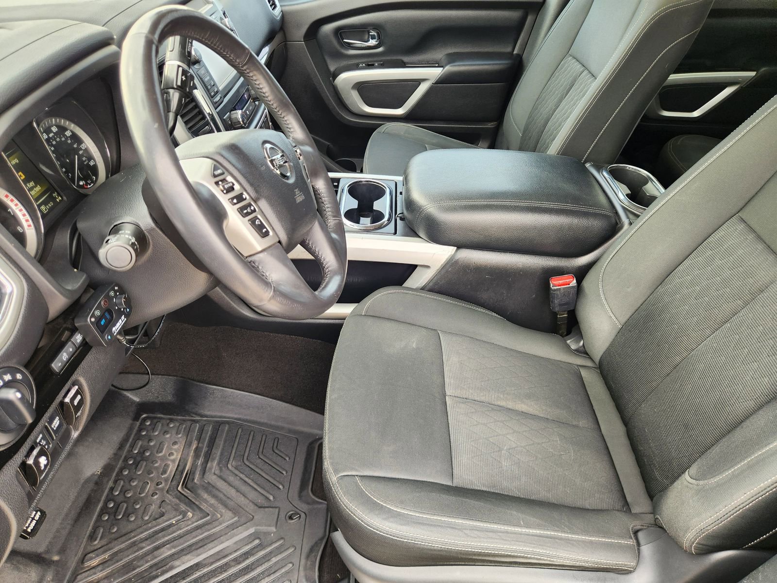 Used 2018 Nissan Titan SV w/ SV Convenience Package image 13