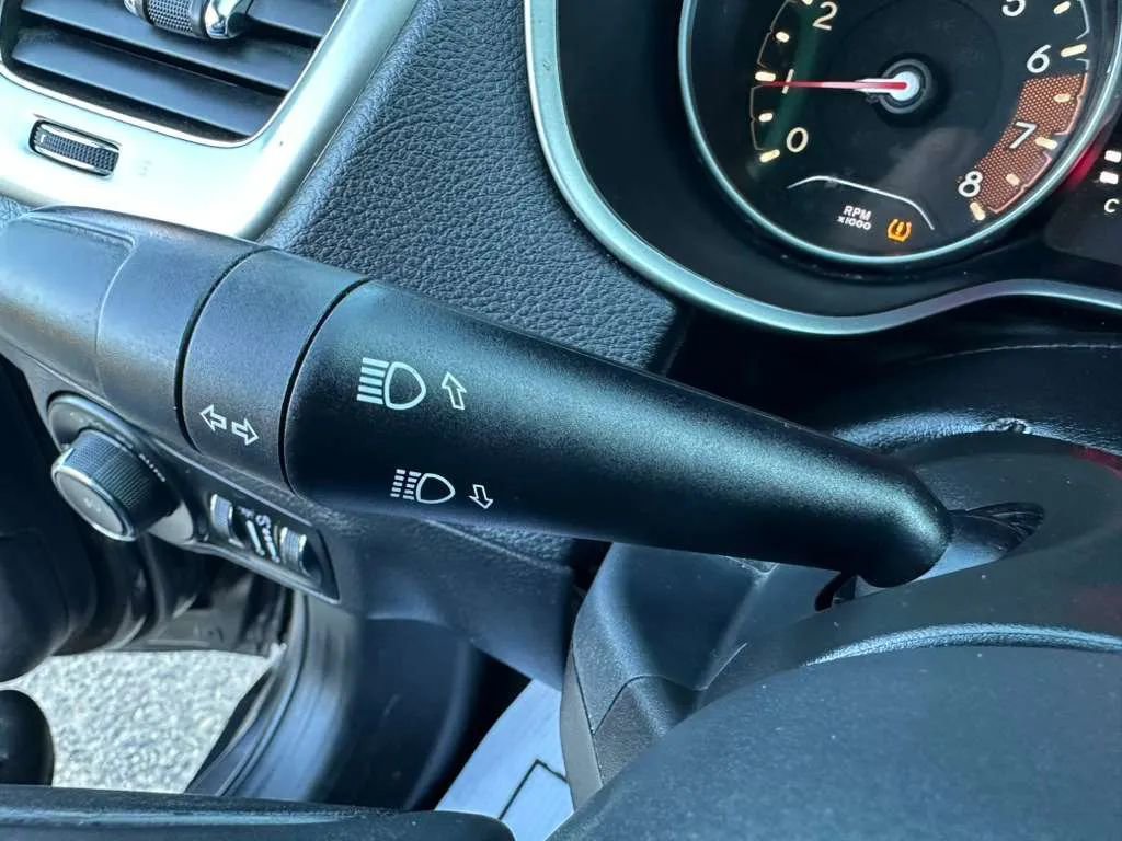 Used 2018 Jeep Compass Latitude image 31