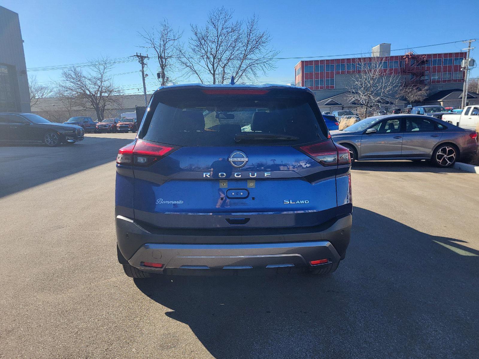 Used 2023 Nissan Rogue SL w/ SL Premium Package image 4