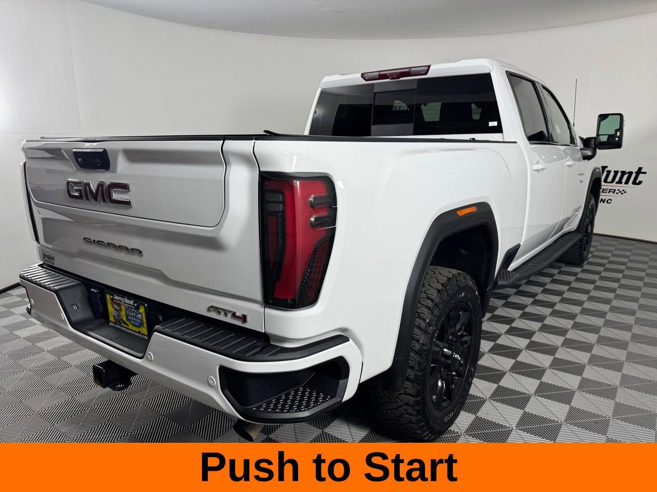 Used 2024 GMC Sierra 2500 AT4 w/ Technology Package image 9