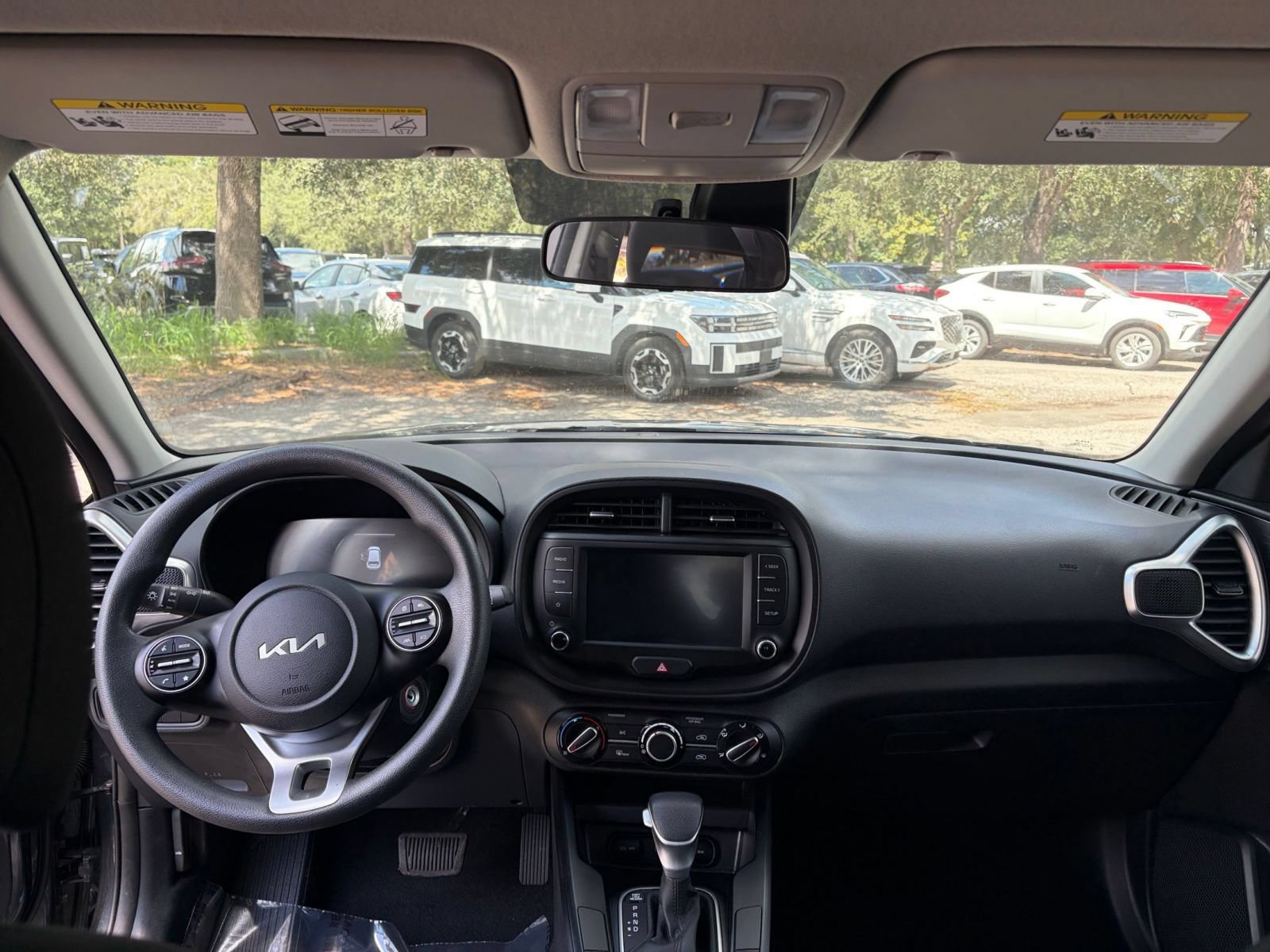 Used 2025 Kia Soul LX w/ LX Technology Package FWD image 30
