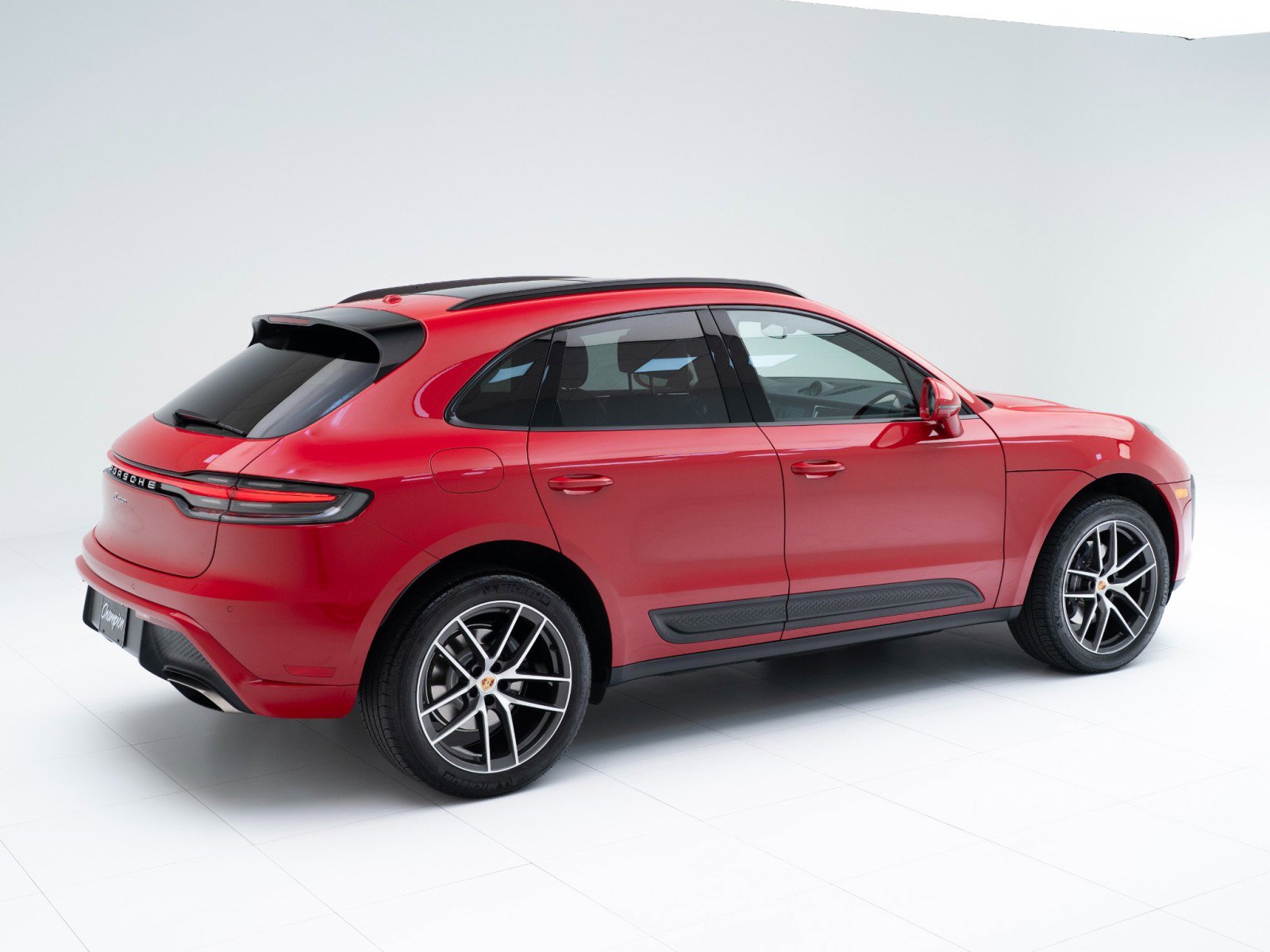 Certified 2025 Porsche Macan image 9