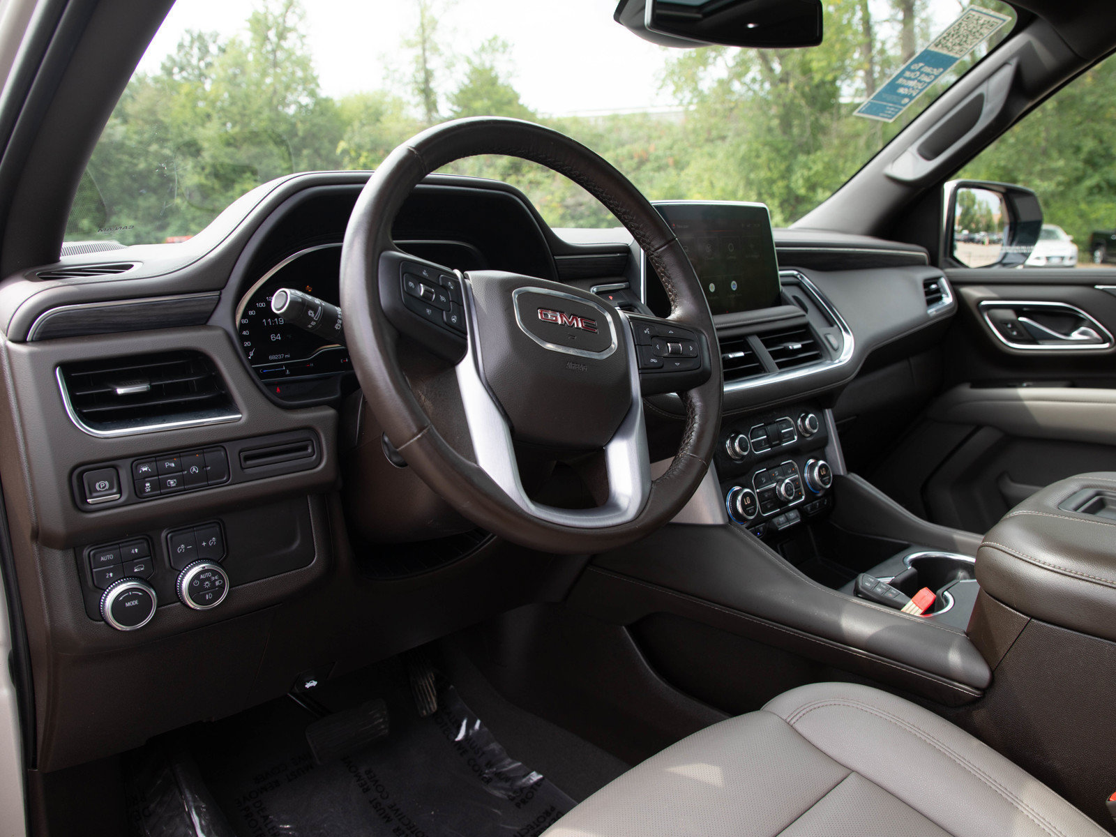 Used 2023 GMC Yukon XL SLT w/ SLT Premium Package AWD/4WD image 26