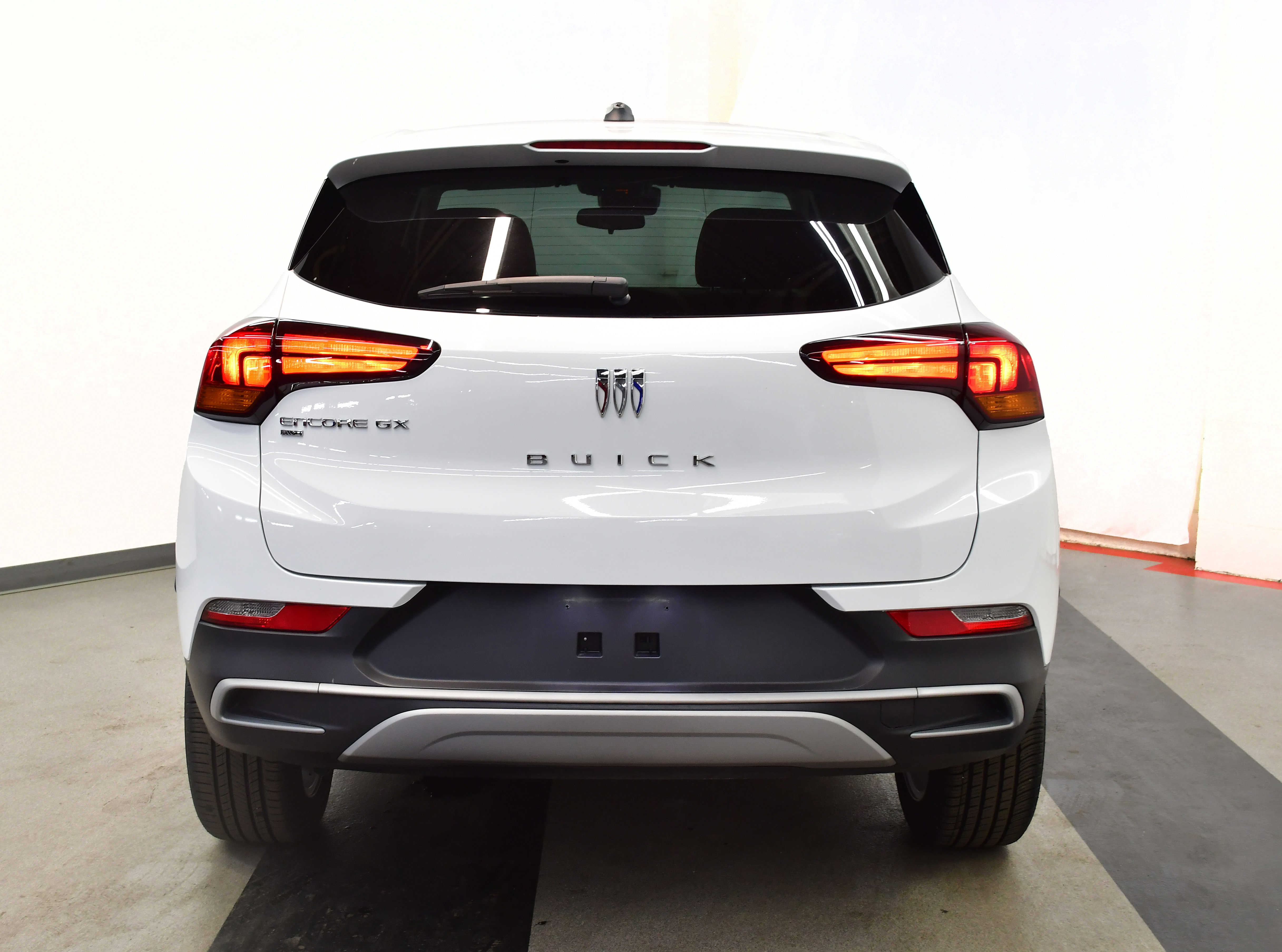 Used 2025 Buick Encore GX Preferred AWD/4WD image 6