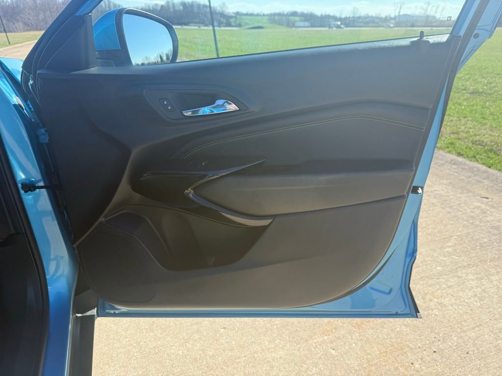 Used 2025 Chevrolet Trax LT image 18