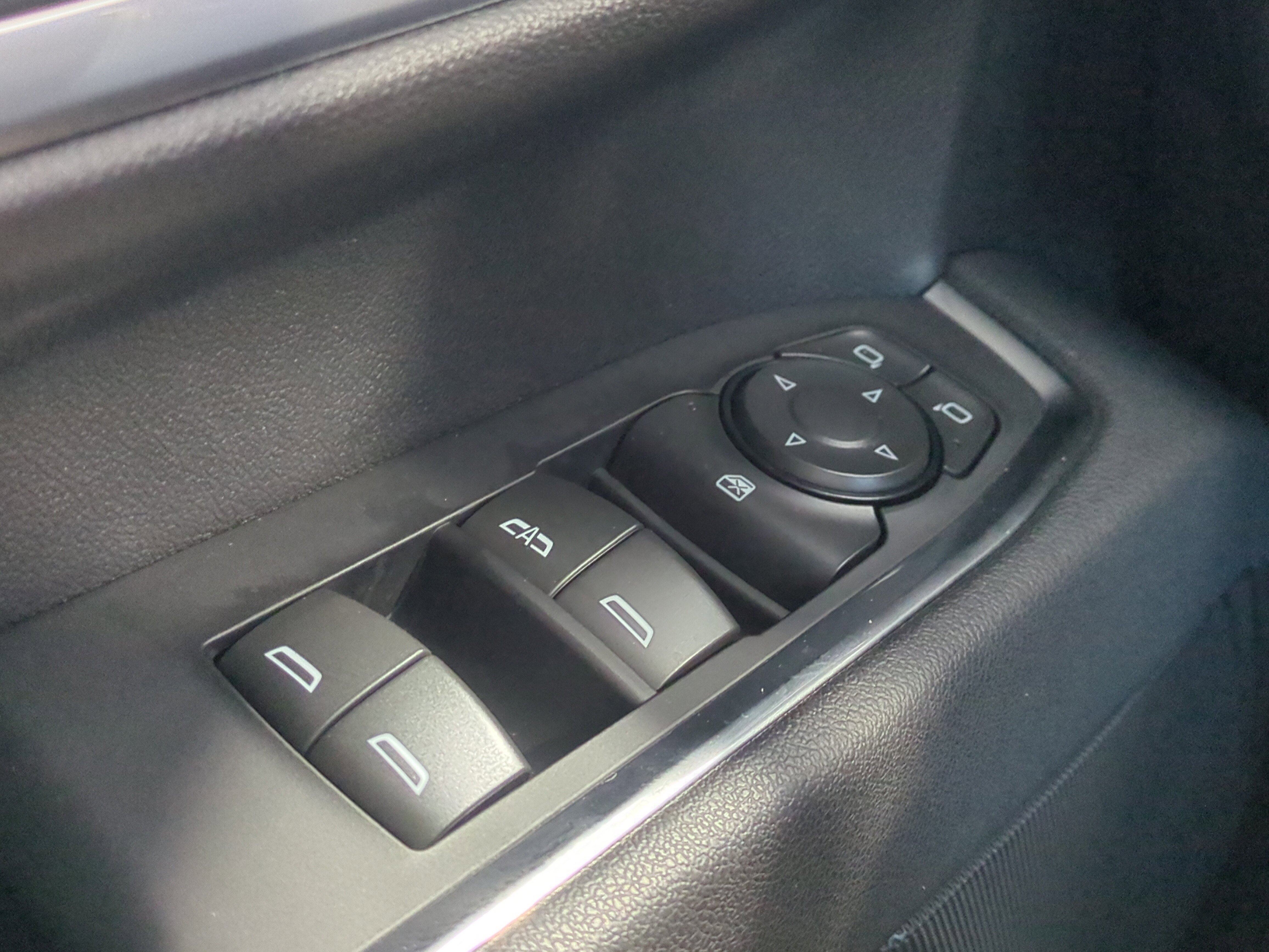 Used 2025 Chevrolet Silverado 2500 LT w/ Convenience Package image 25