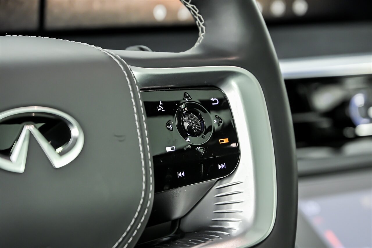 Used 2025 INFINITI QX80 Sensory AWD/4WD image 23