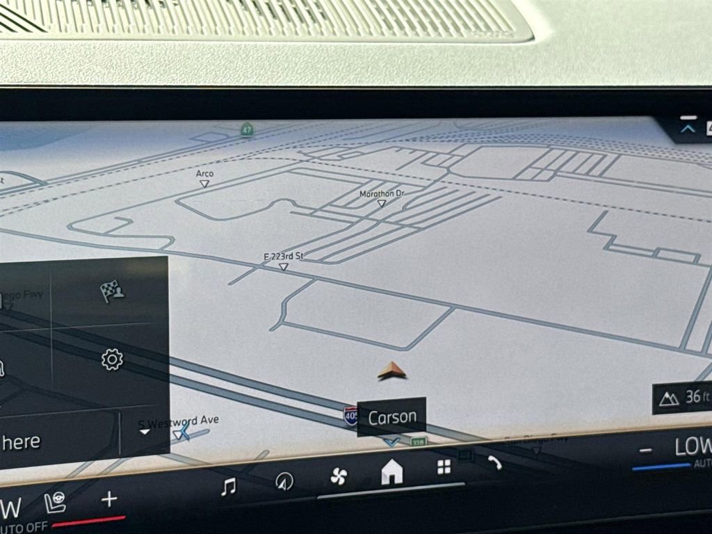 Used 2025 BMW 530i xDrive w/ Premium Package image 13