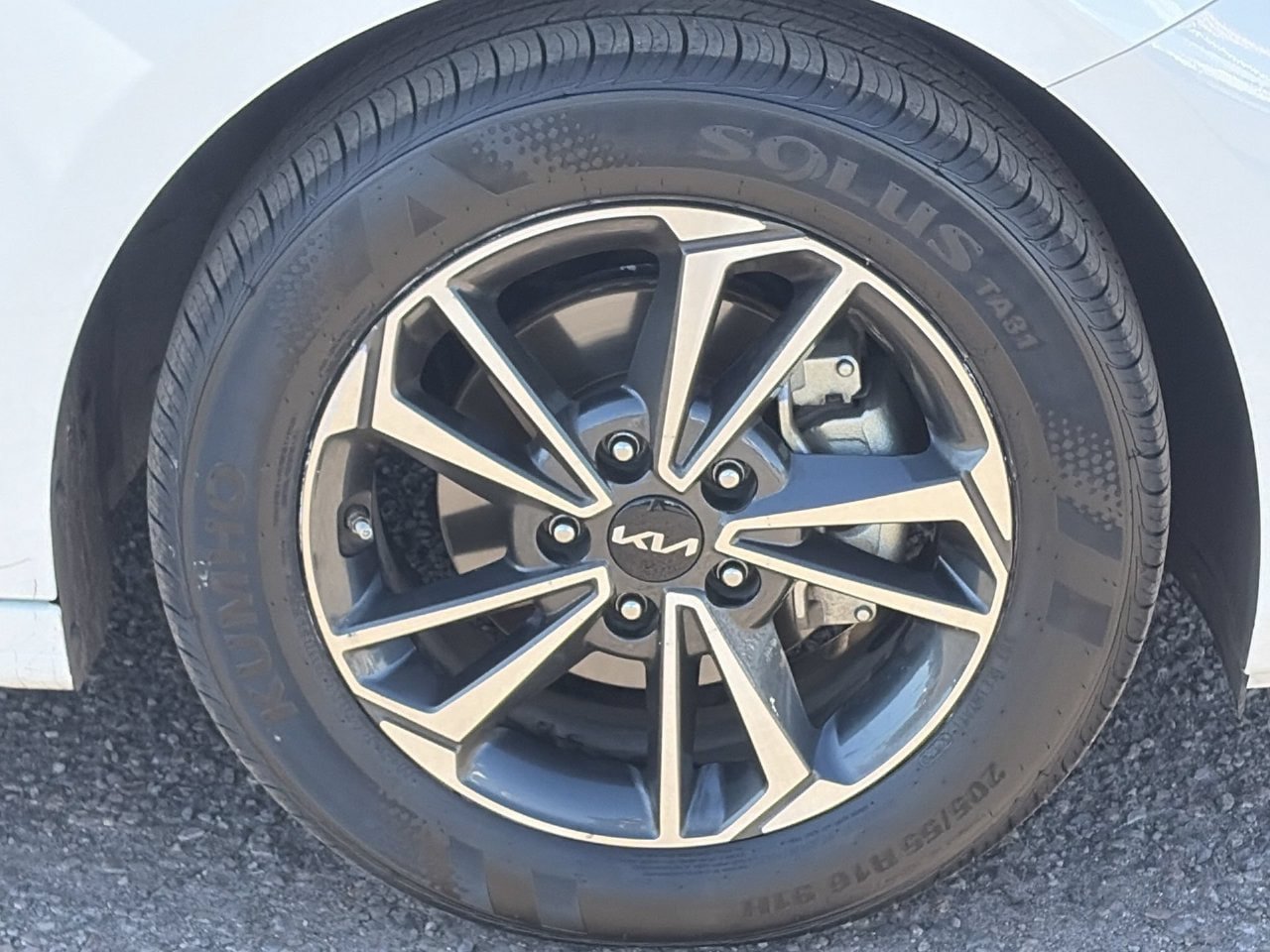 Certified 2024 Kia Forte LXS FWD image 9