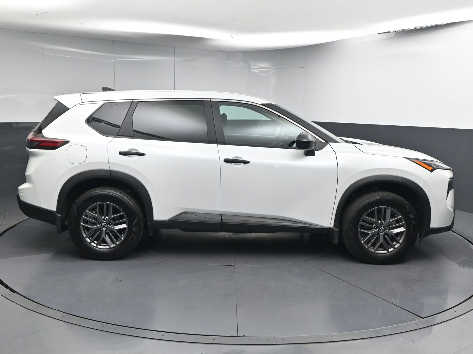 Used 2025 Nissan Rogue S image 8