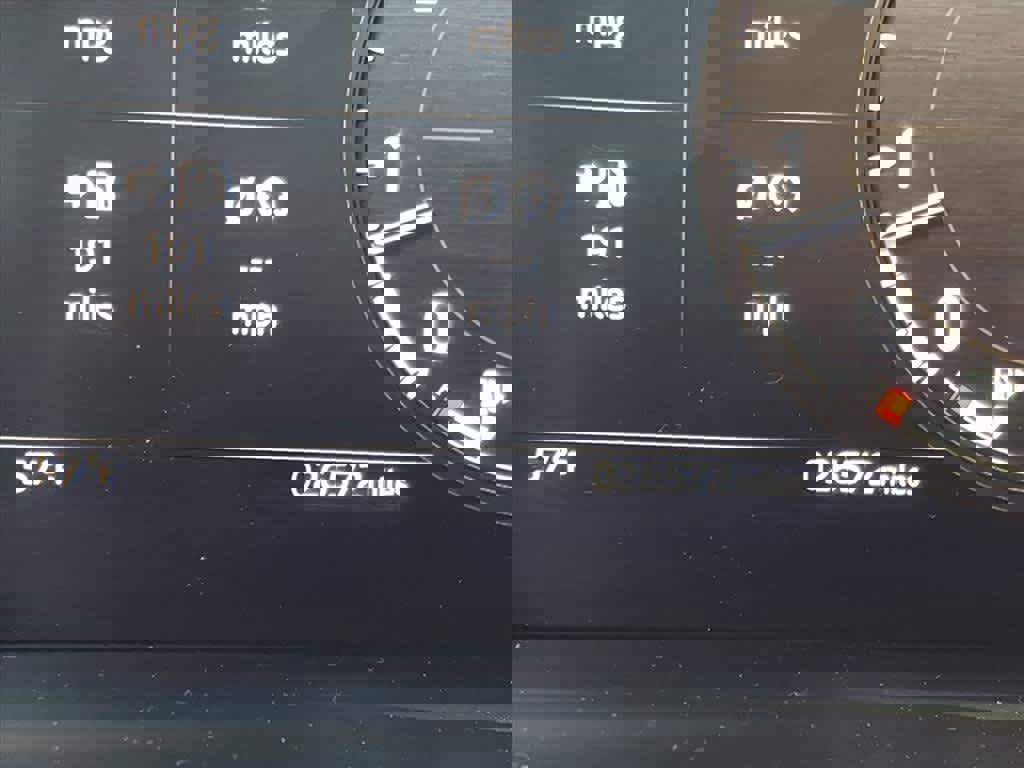 Used 2025 Land Rover Defender 110 S image 25