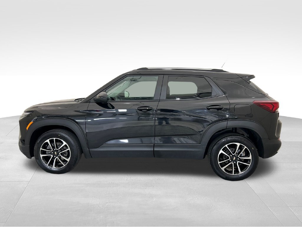 Used 2025 Chevrolet TrailBlazer LT AWD/4WD image 2