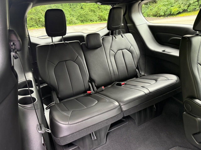 New 2026 Chrysler Pacifica Select image 23