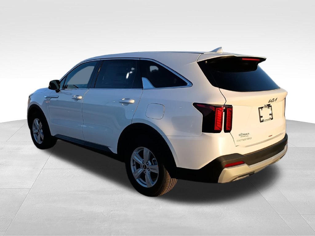 Used 2026 Kia Sorento LX FWD image 6