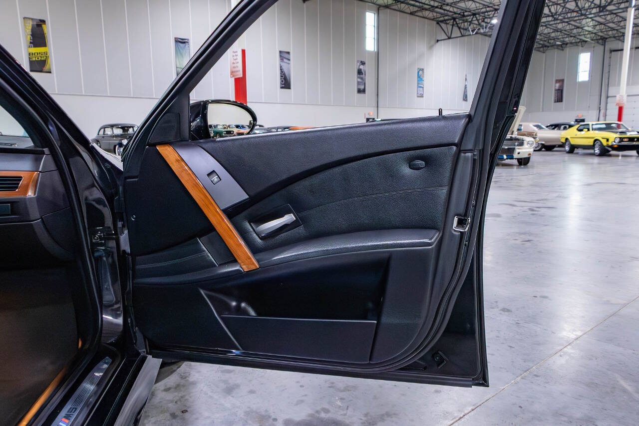 Used 2006 BMW M5 RWD image 29