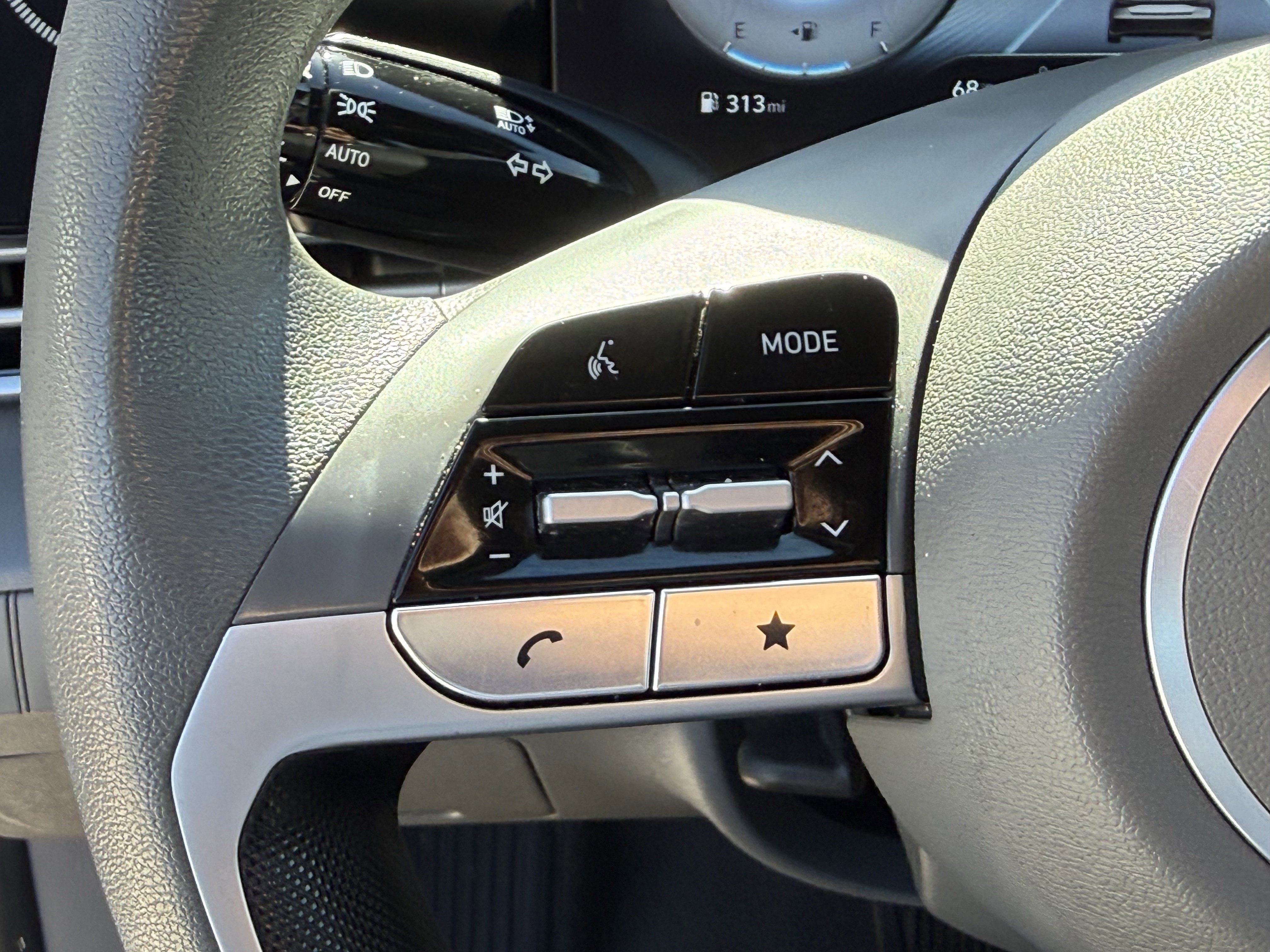 Used 2024 Hyundai Elantra SEL image 16