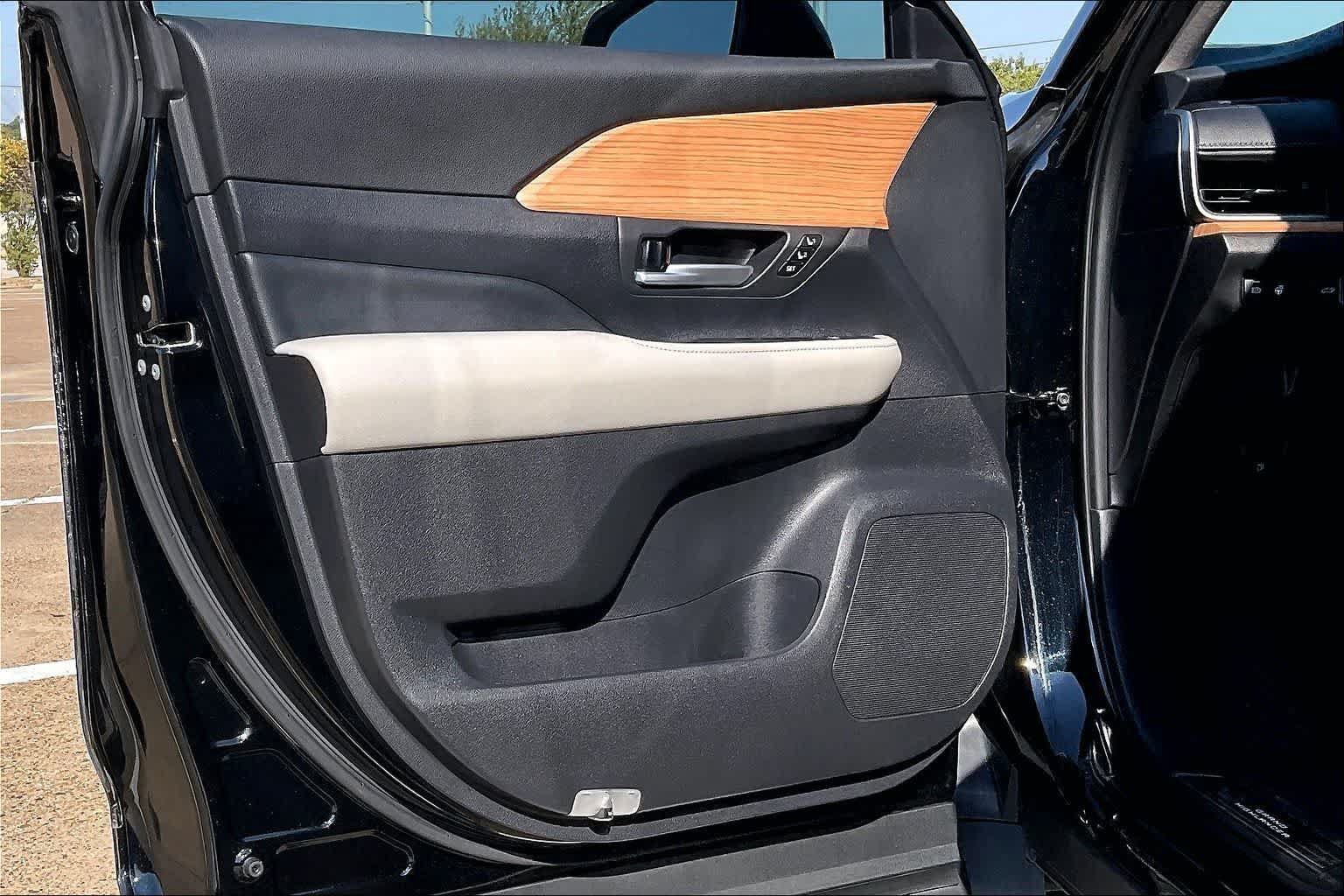 Used 2025 Toyota Grand Highlander FWD image 27