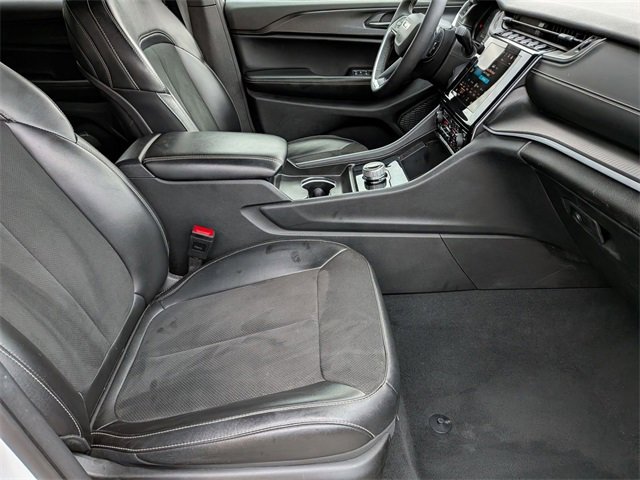 Certified 2024 Jeep Grand Cherokee L Laredo image 30