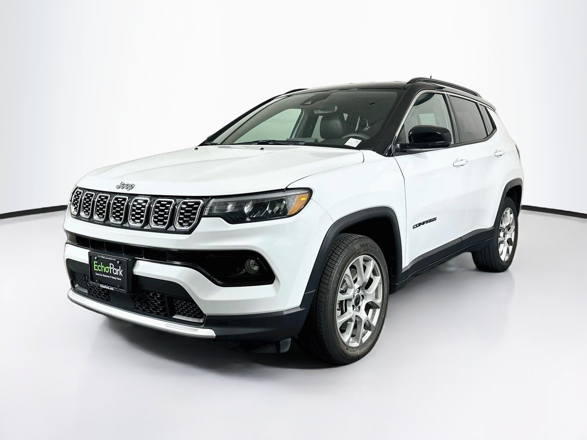 Used 2025 Jeep Compass Limited AWD/4WD image 3