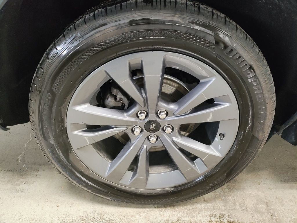 Used 2023 Ford Explorer XLT w/ Equipment Group 202A image 3
