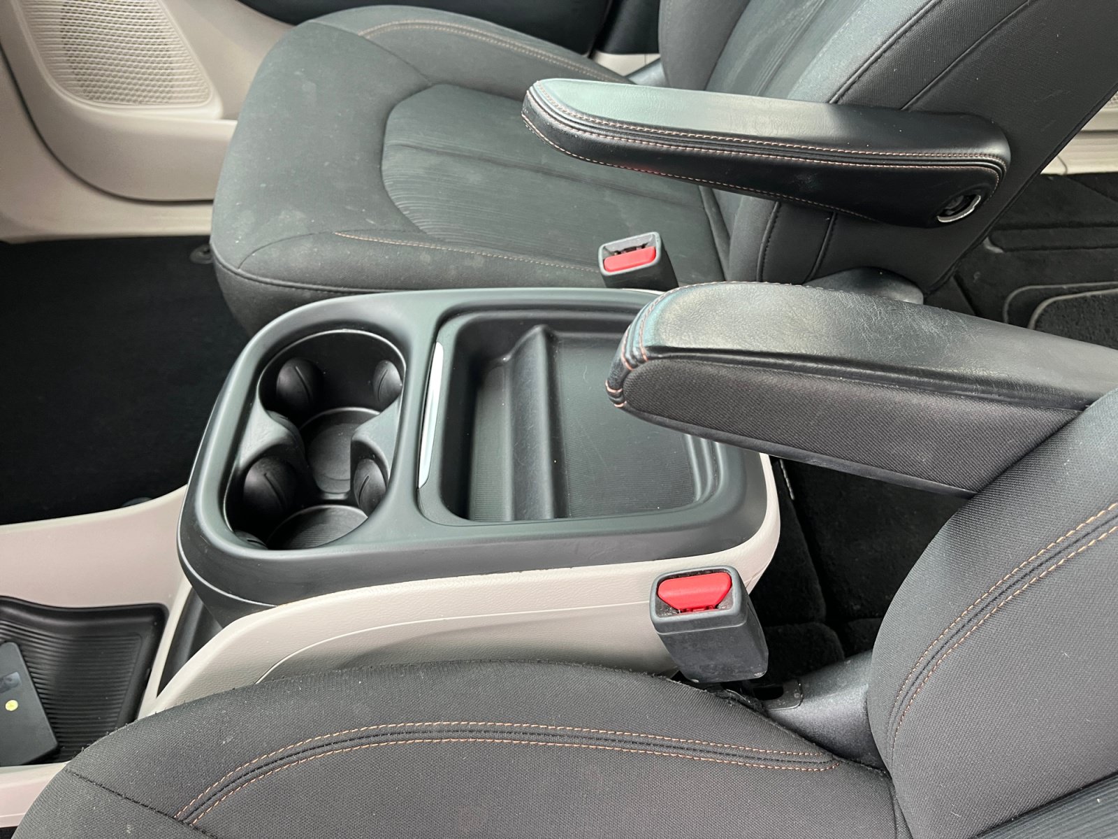 Used 2018 Chrysler Pacifica Touring Plus w/ Tire & Wheel Group FWD image 17