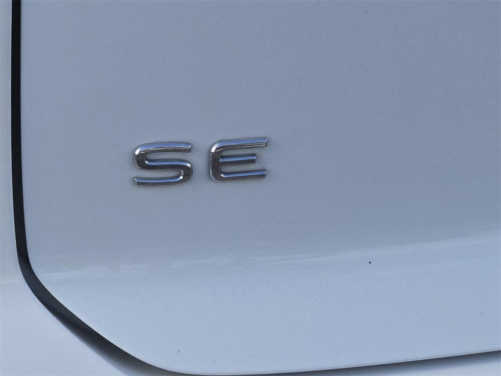 Used 2021 Volkswagen Atlas Cross Sport SE w/ Panoramic Sunroof Package image 8