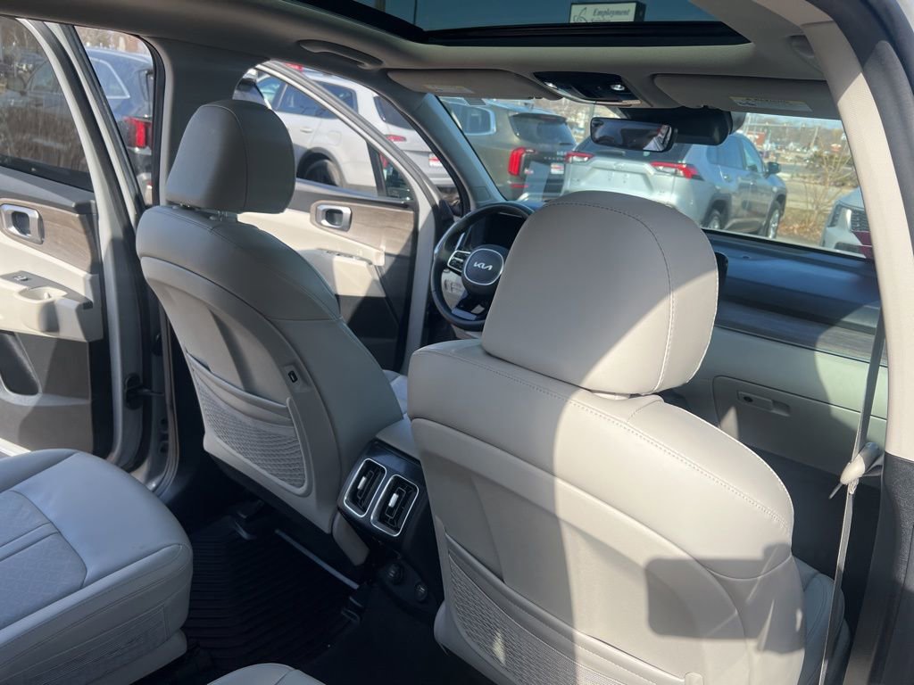 Certified 2023 Kia Sorento EX w/ Panoramic Sunroof Package image 16