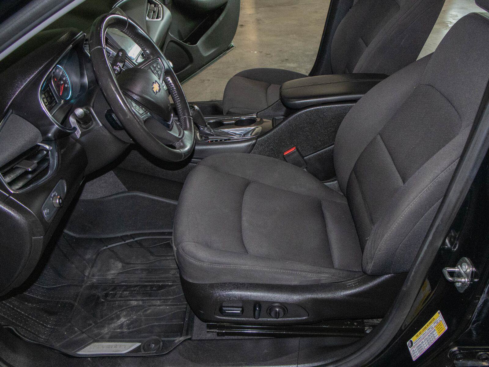 Used 2018 Chevrolet Malibu LT w/ Driver Confidence Package FWD image 7