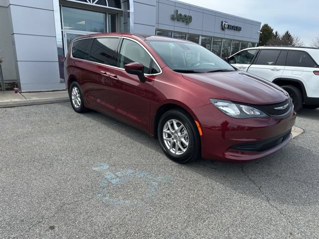 Certified 2023 Chrysler Voyager LX FWD image 11