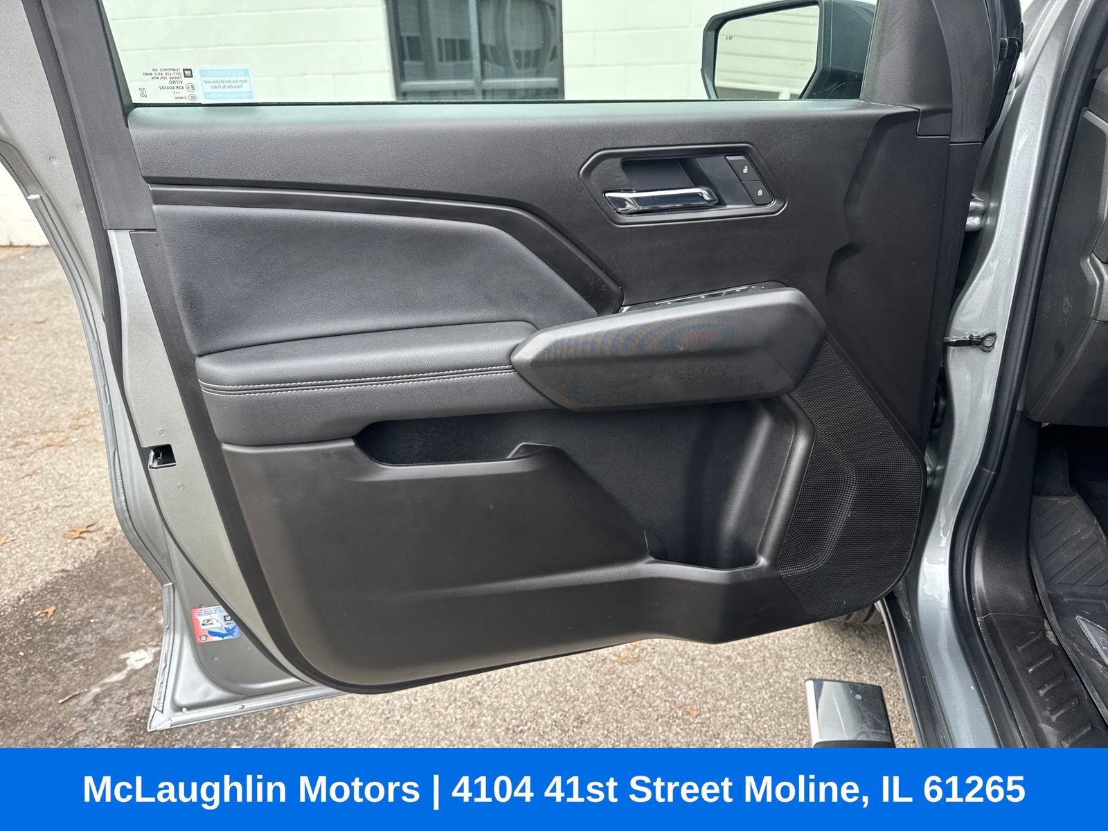 Used 2025 Chevrolet Colorado LT w/ LT Convenience Package image 12