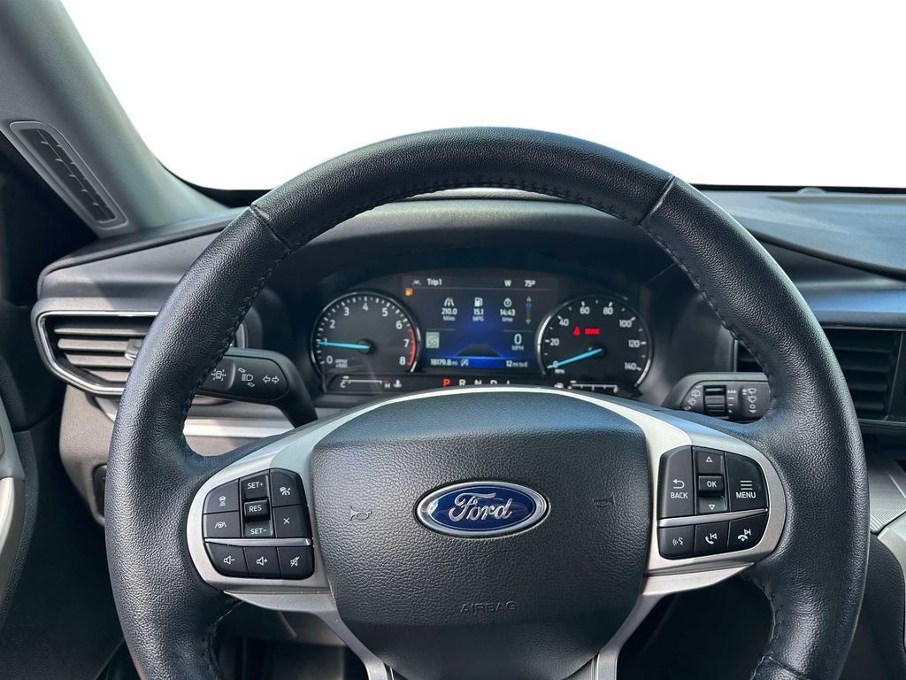 Used 2023 Ford Explorer XLT w/ Equipment Group 202A AWD/4WD image 18