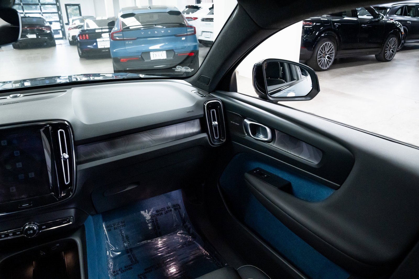 Used 2023 Volvo C40 P8 Recharge Ultimate image 11