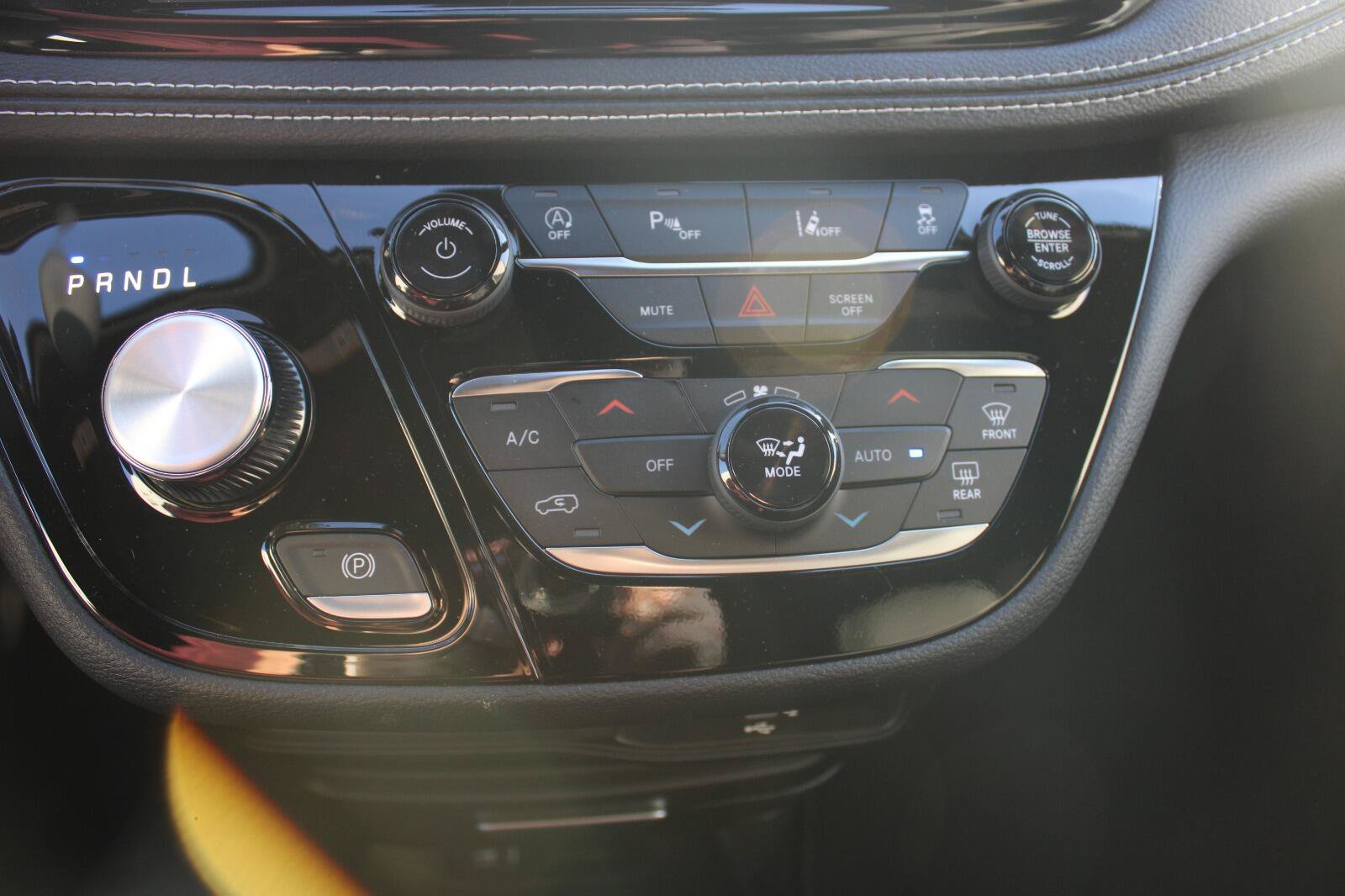New 2026 Chrysler Pacifica Select w/ S Appearance Package FWD image 18