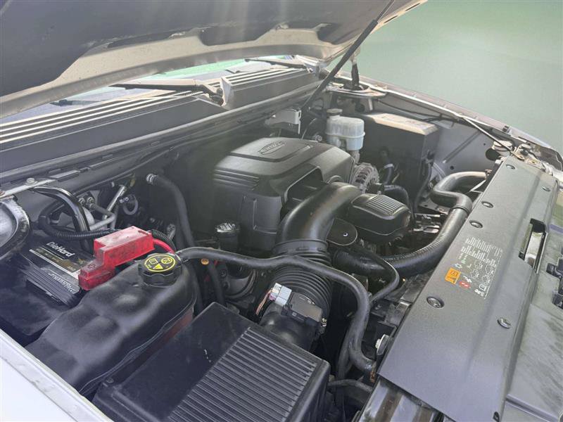 Used 2014 Chevrolet Suburban LTZ RWD image 38