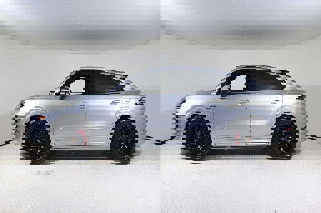 Certified 2025 Porsche Cayenne S image 2