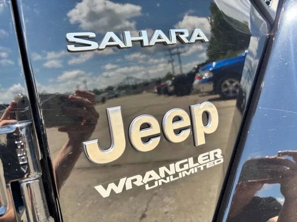 Used 2021 Jeep Wrangler Unlimited Sahara w/ Uconnect 4C Nav & Sound Group AWD/4WD image 9
