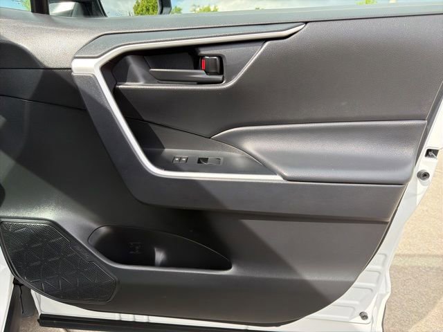 Used 2024 Toyota RAV4 LE AWD/4WD image 29