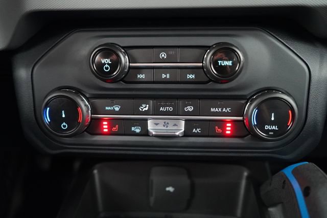 Used 2022 Ford Bronco Black Diamond w/ Sasquatch Package image 16