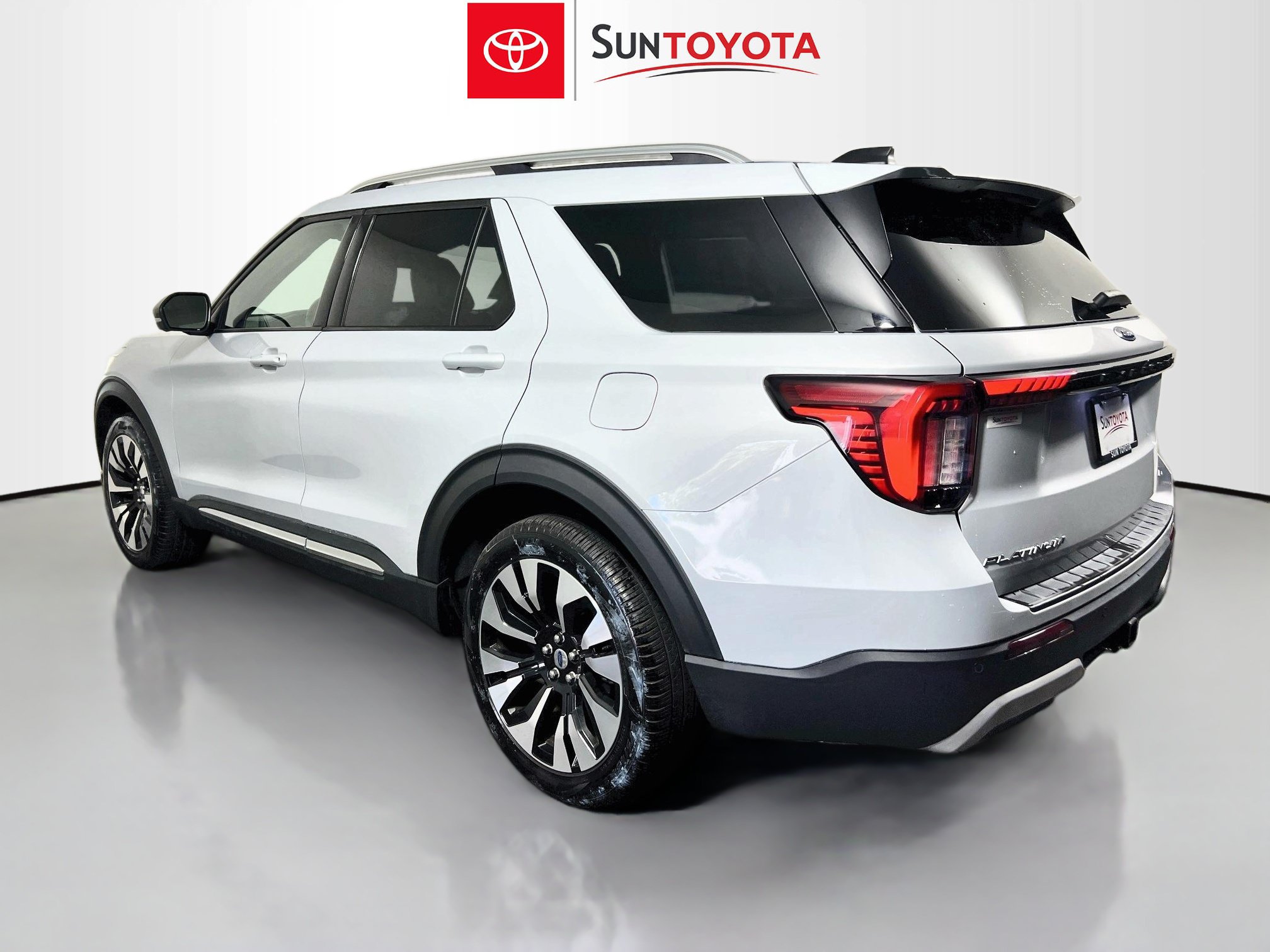 Used 2025 Ford Explorer Platinum w/ LUX Leather Package AWD/4WD image 6