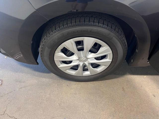 Used 2015 Toyota Corolla L image 29