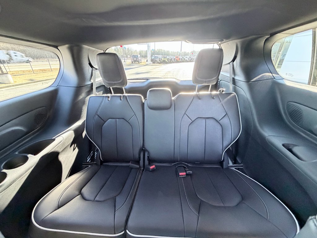 New 2026 Chrysler Pacifica Limited image 24